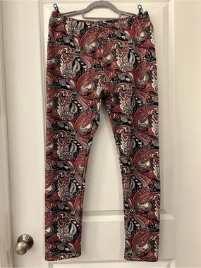 “Just Cozy” Women’s Fleece Lined, Super Soft Paisley Print Leggings — Like New